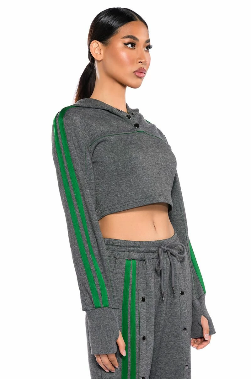 ACQUAINTED CROPPED HOODIE - Image 3