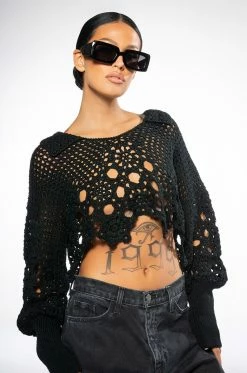 GARDEN OF EDEN COLLARED CROCHET CROP TOP