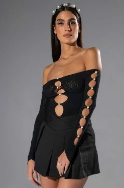 ON ONE SEAMLESS CUTOUT BODYSUIT